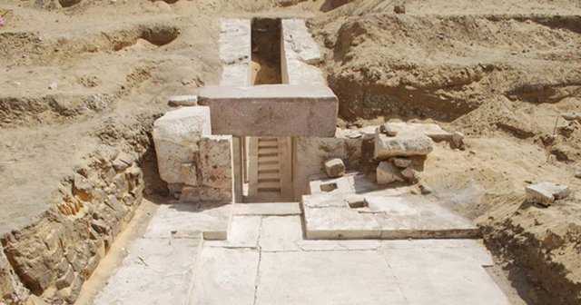 کشف یک هرم ۳۷۰۰ ساله در مصر
